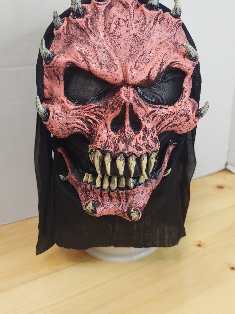 VINTAGE EASTER UNLIMITED PINK DEMON SKULL SPIKES MASK HOODED HALLOWEEN